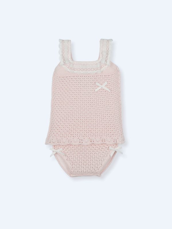 Camiseta y braguita con encaje de bolillos